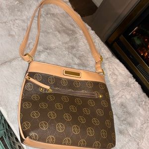 Adrienne Vittadini Bag small to medium in size